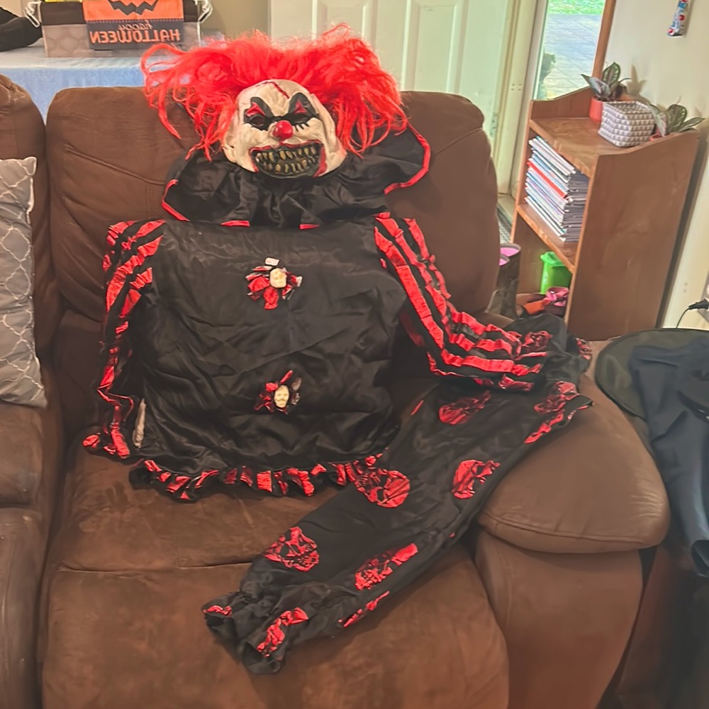 Spirit Halloween child small (7-8)